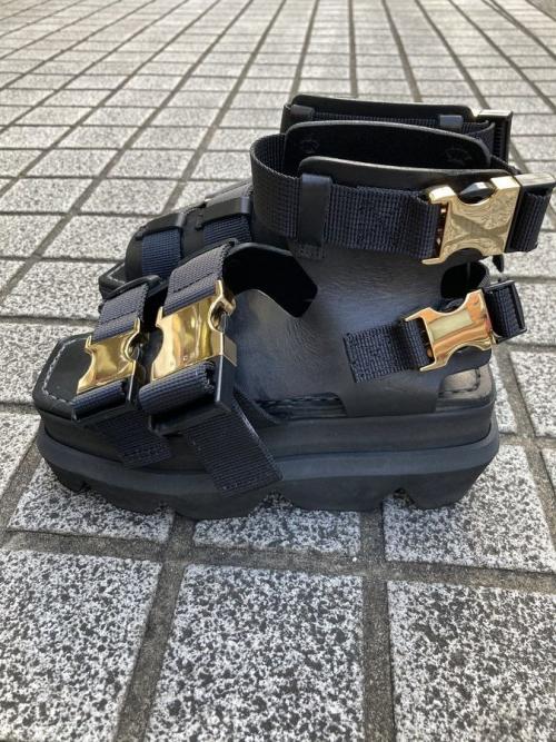 サカイのPlatform Buckle sandal