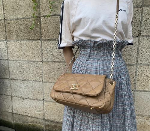 シャネルのレザーショルダーバッグ