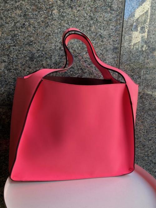 ステラマッカートニーのロゴトートバッグ