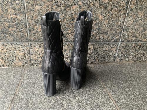 トッズのブーツ