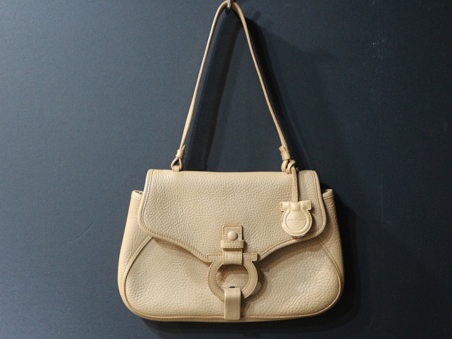 Salvatore Ferragamo サルヴァトーレフェラガモ サルバトーレフェラガモ Salvatore Ferragamo パンプス ヴァラ