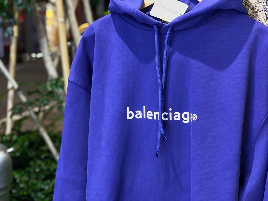 ラグジュアリーブランド【BALENCIAGA/バレンシアガ】NEW COPYRIGHT 