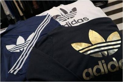 「古着のadidas 」