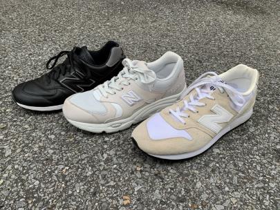 「スニーカーのNEW BALANCE 」