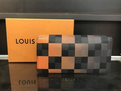 「ラグジュアリーブランドのLOUIS VUITTON 　 」