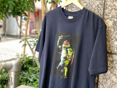 「ストリートブランドのSUPREME 」