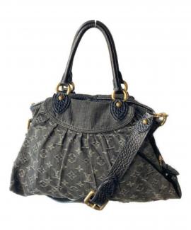 「ラグジュアリーブランドのLOUIS VUITTON 」