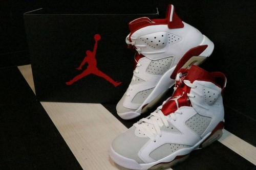 AIR　JORDANの６RETRO