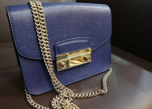 ミニショルダーバッグのFURLA