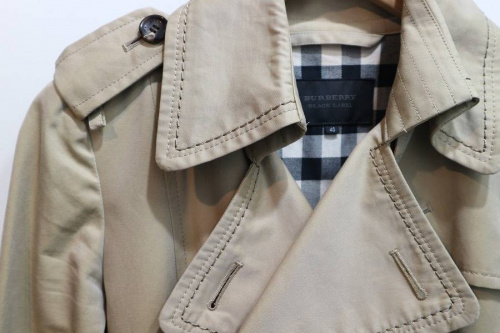 トップスのトレンチコート