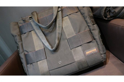 TUMIのビジネスバッグ