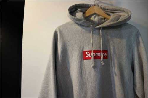 SUPREMEのギャルソン