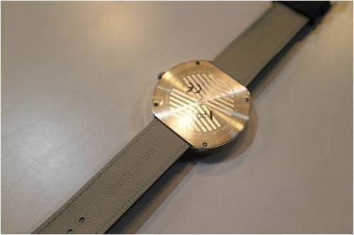 腕時計のクォーツ