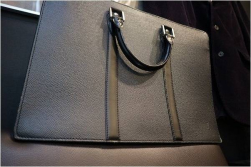 ビジネスバッグのLOUIS VUITTON