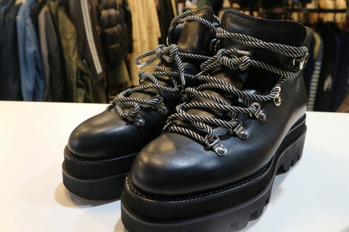 フットザコーチャーのブーツ