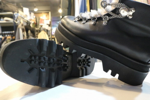 ブーツの靴