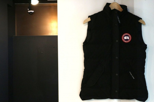 モンクレールのカナダグース