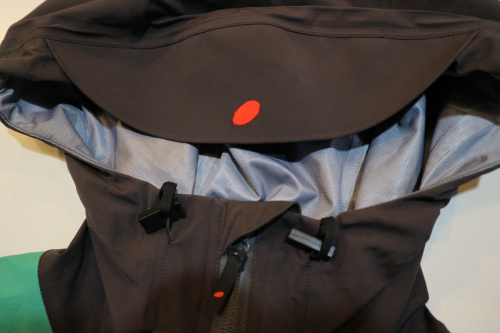 アウトドアブランドのSTINGER JACKET