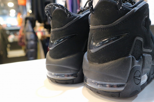 ハイカットスニーカーのAIR MORE UP TEMPO