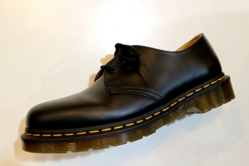 ト゛クターマーチンの3ホールシューズ