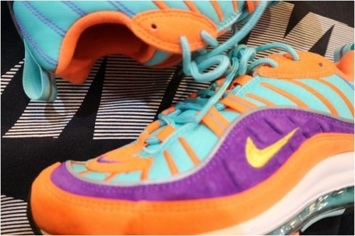 スニーカーのNIKE