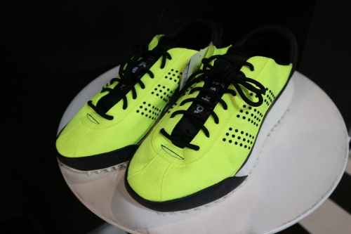 adidasのアディダス