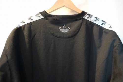 アディダスのスウェット