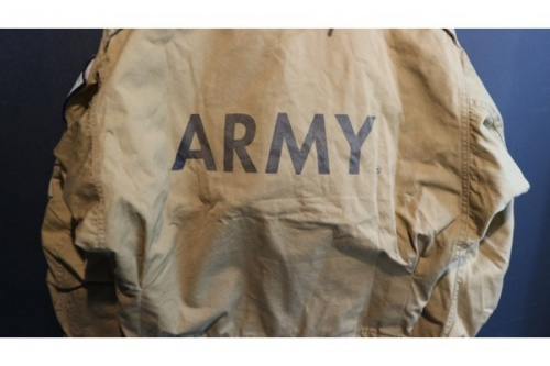 アベイジングエイプのミリタリージャケット