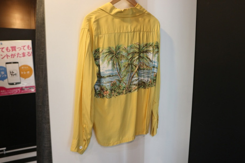 サン サーフのシャツ