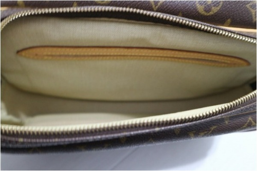 リポーターのショルダーバッグ