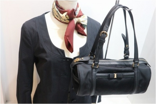 バッグのハンドバッグ