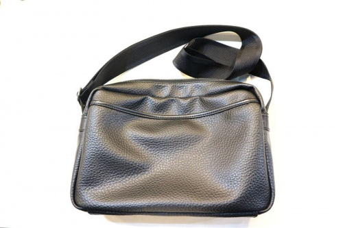 ヴィヴィアンウエストウッドのレザーオーブエンボスショルダーバッグ