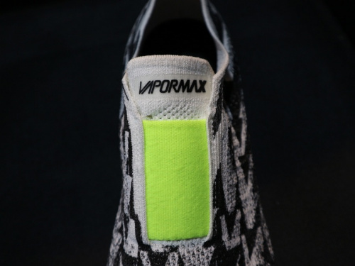 ナイキのNike Air Vapormax Flyknit Moc2 Acronym