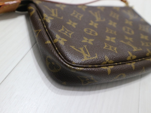 ポシェットのモノグラム