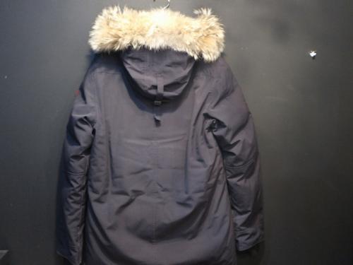 カナダグースのダウンジャケット