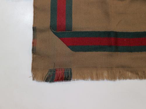 グッチのシルク混マフラー