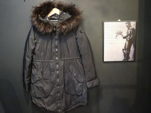 タトラス×ローズバッドのラクーンファーダウンコート