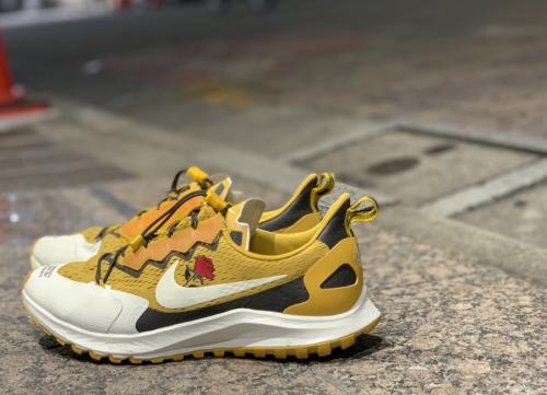 スニーカーのGYAKUSOU×NIKE