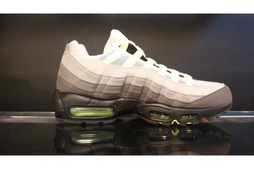 NIKE AIR MAX 95 OGのイエローグラデ