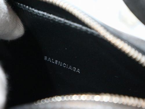 バレンシアガのエブリデイカメラバッグ