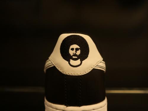 ナイキ × コリン・キャパニックのAIR FORCE 1 LOW QS / エアフォース 1