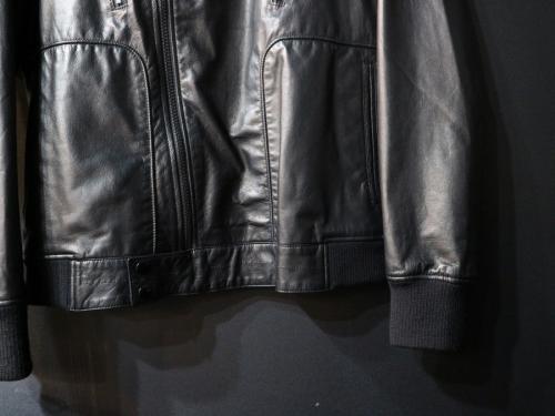 リブレザーライダースジェケットのブルゾン