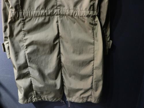 ディーゼル　ブラックゴールドのフーテッドコート