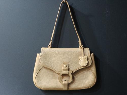 サルヴァトーレ フェラガモのワンショルダーバッグ