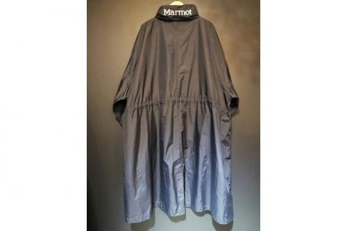 マーモット×ビームスの別注ポンチョコート