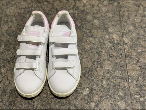 adidasのアディダス