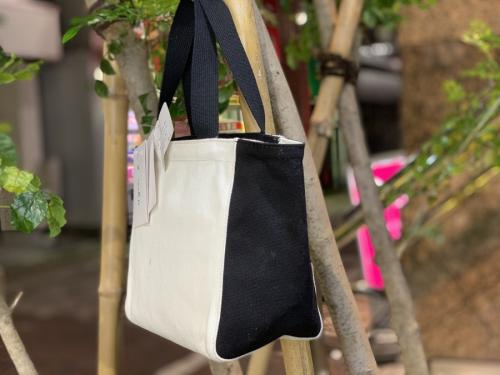 アニエスベーのバイカラートートバッグ