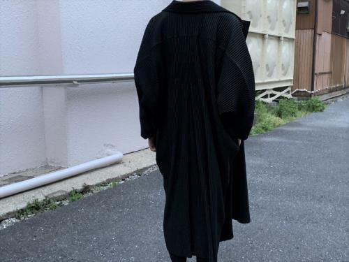 オム プリッセ イッセイ ミヤケのプリーツロングコート