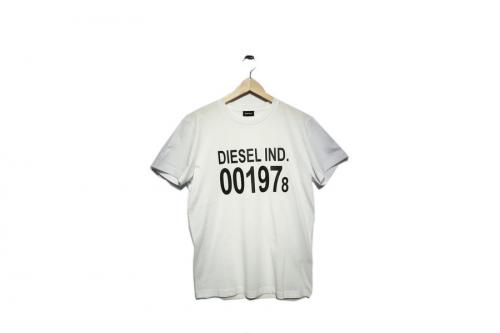 ディーゼルのロゴTシャツ