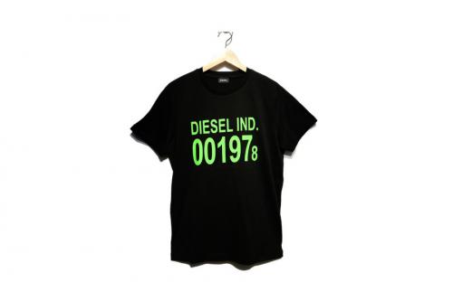 ロゴTシャツのメンズ